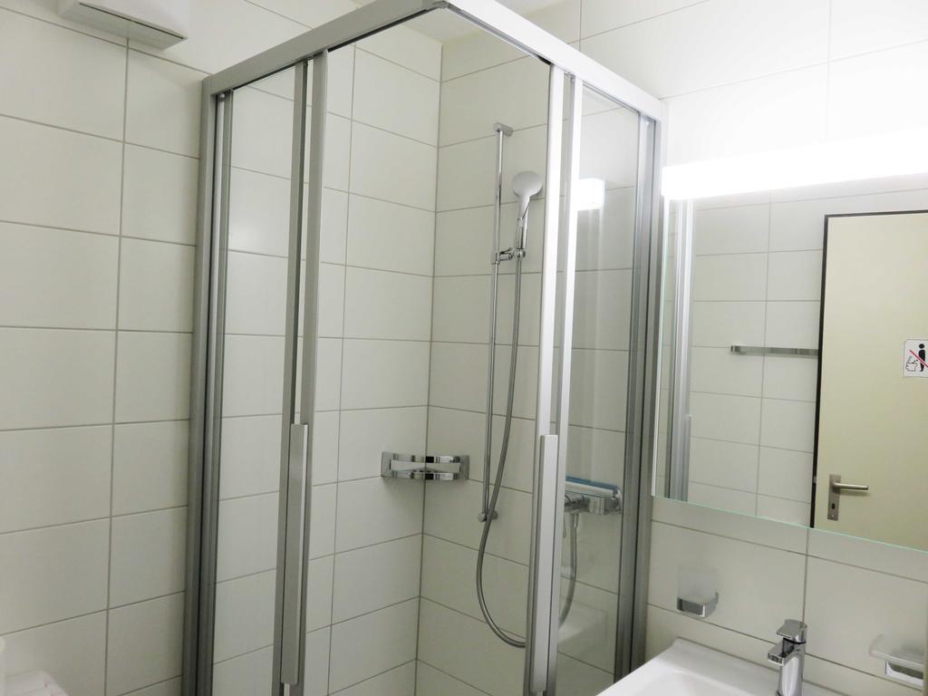 Swiss Star District 11 - Self Check-In Apartamento Zurique Exterior foto